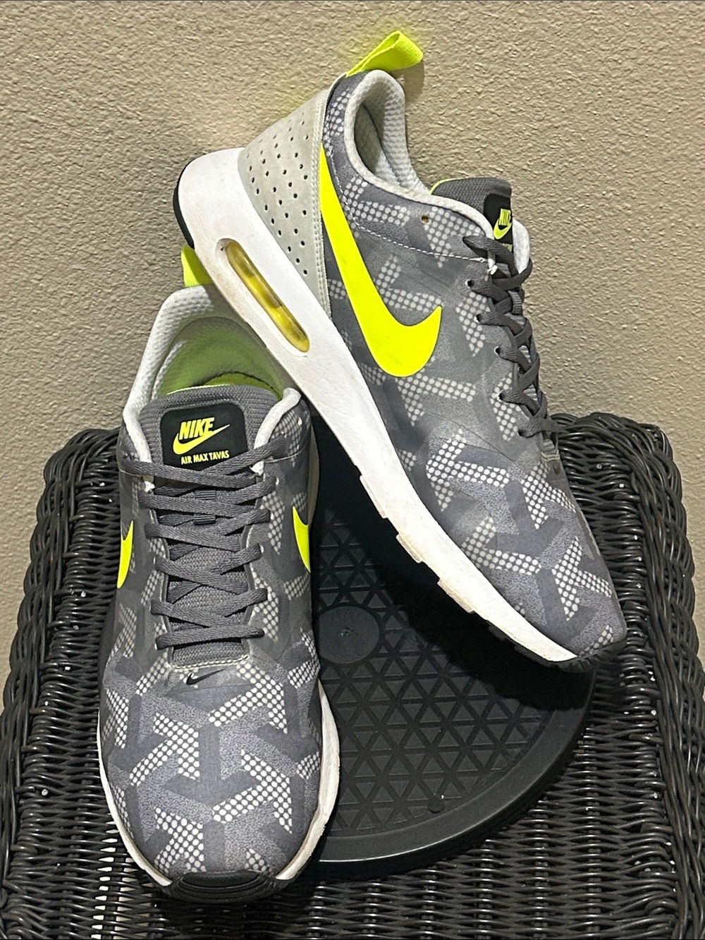 Nike Air Max Tavas SE Pure Platinum/White-Volt-Dark Grey 718895-007